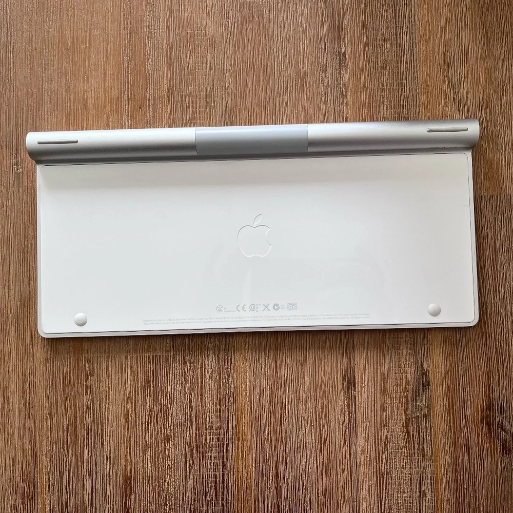 Apple Wireless Battery-Operated Keyboard, Model: A1314 c 2009